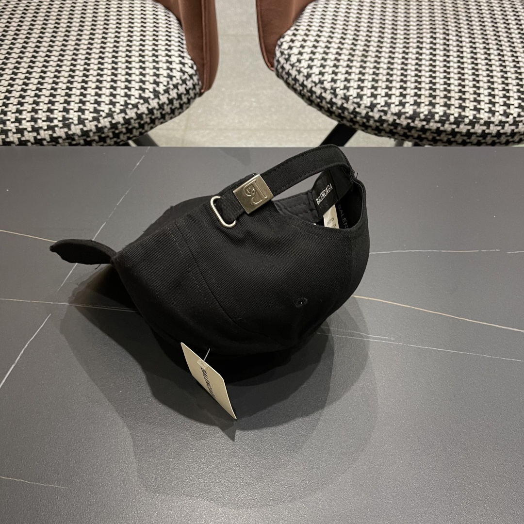  BALENCIAGA巴黎世家2025新款棒球帽，很酷的色系，巴黎粉必入款！