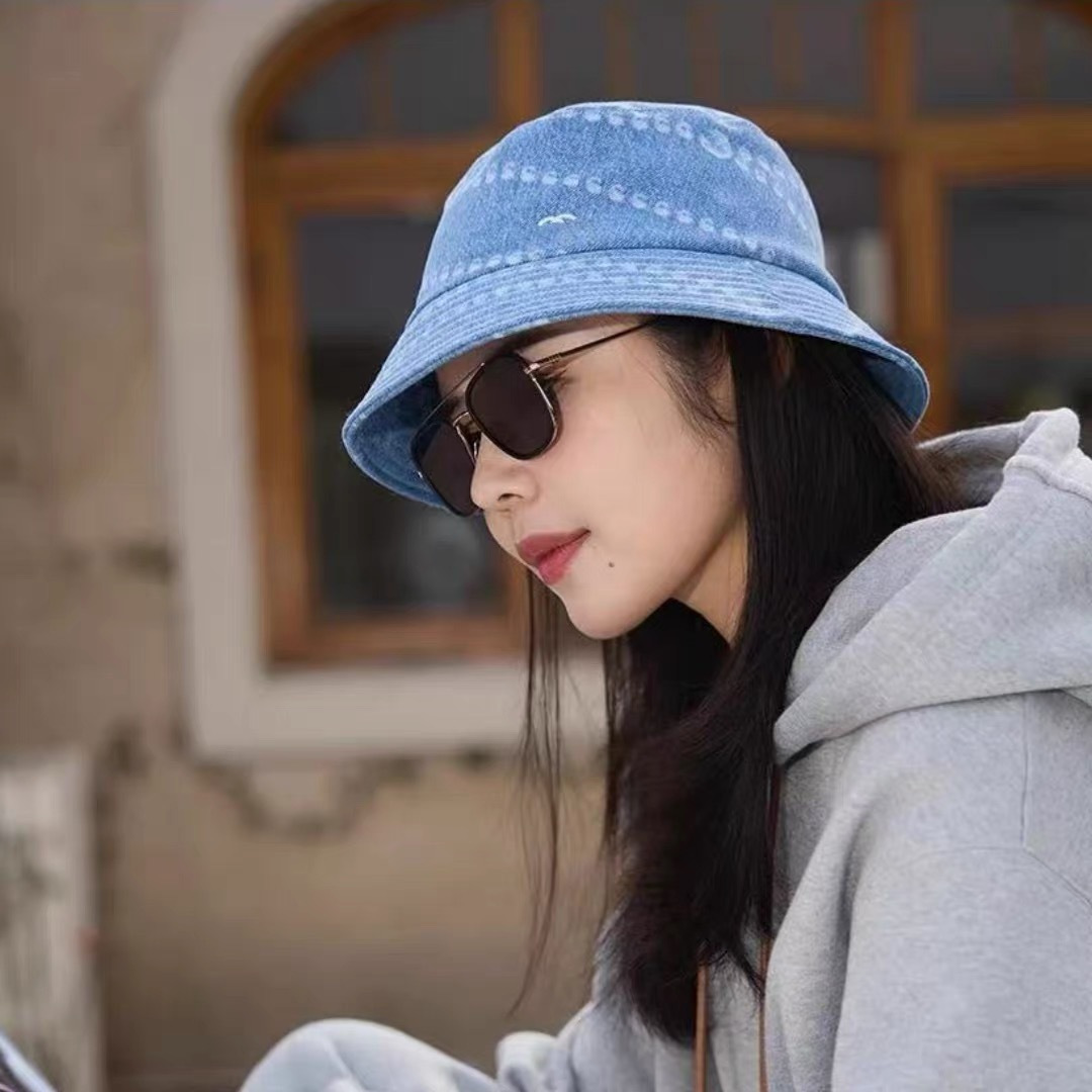 NO:224470,CHANEL Chanel 2025 spring and summer new four-season letter double C fisherman hat fashionable and versatile casual sun protection basin hat women hat straw hat fisherman hat baseball hat knit hat, hat, chanel, chanel, espadrilles, hats19860909CHANEL 香奈儿2025春夏新款四季字母双C渔夫帽时尚百搭休闲 遮阳防晒盆帽女 帽子草帽渔夫帽棒球帽针织帽,帽子,chanel,chanel,espadrilles,hats,hat