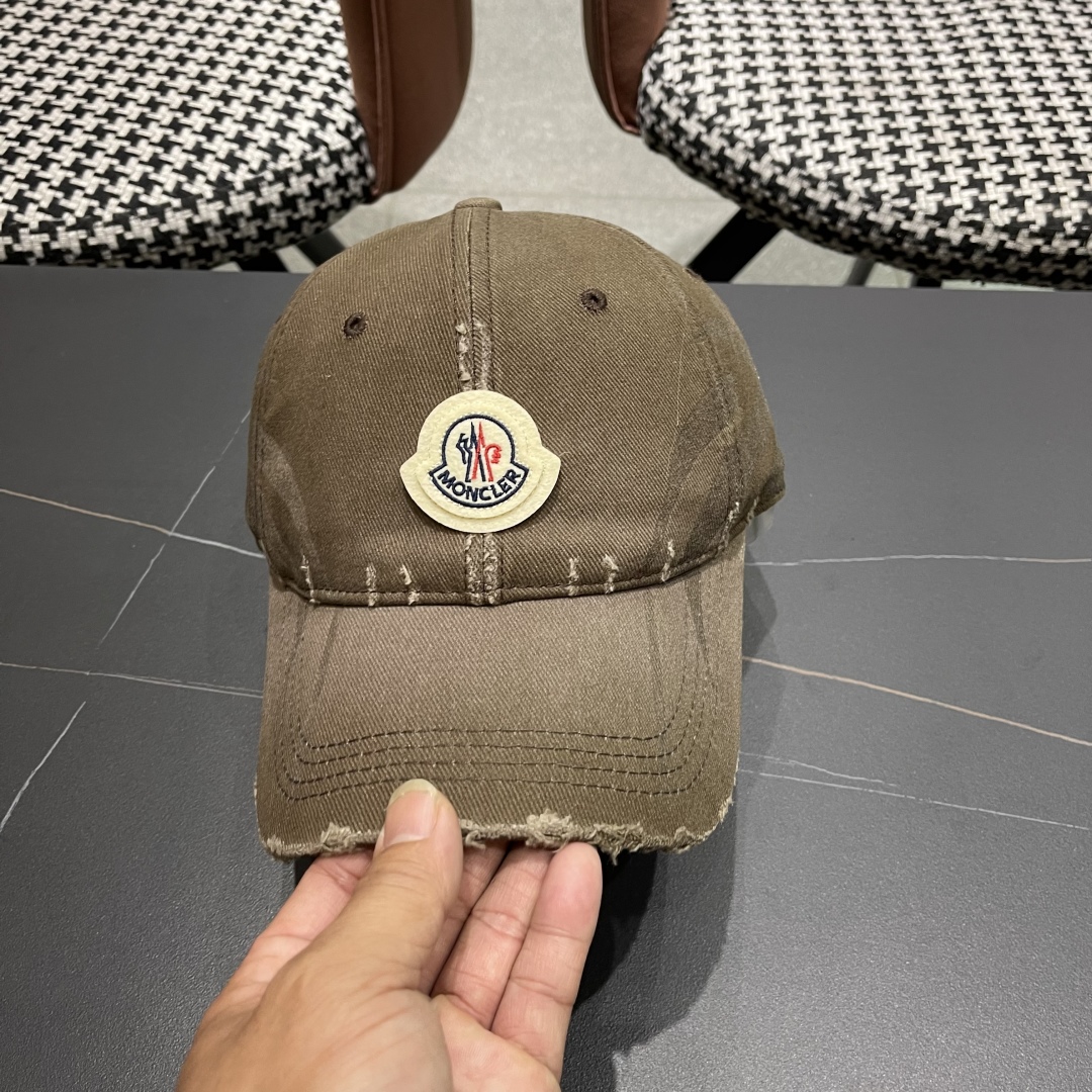  蒙口moncler的春季棒球帽，四季都通用👍 特调的帽型就是又挺拔 闭眼入阿铁子们❗️
