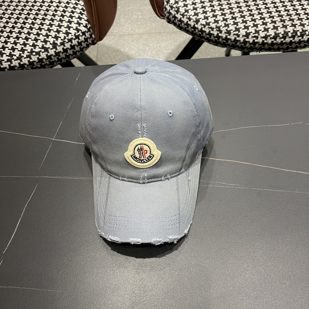  蒙口moncler的春季棒球帽，四季都通用👍 特调的帽型就是又挺拔 闭眼入阿铁子们❗️