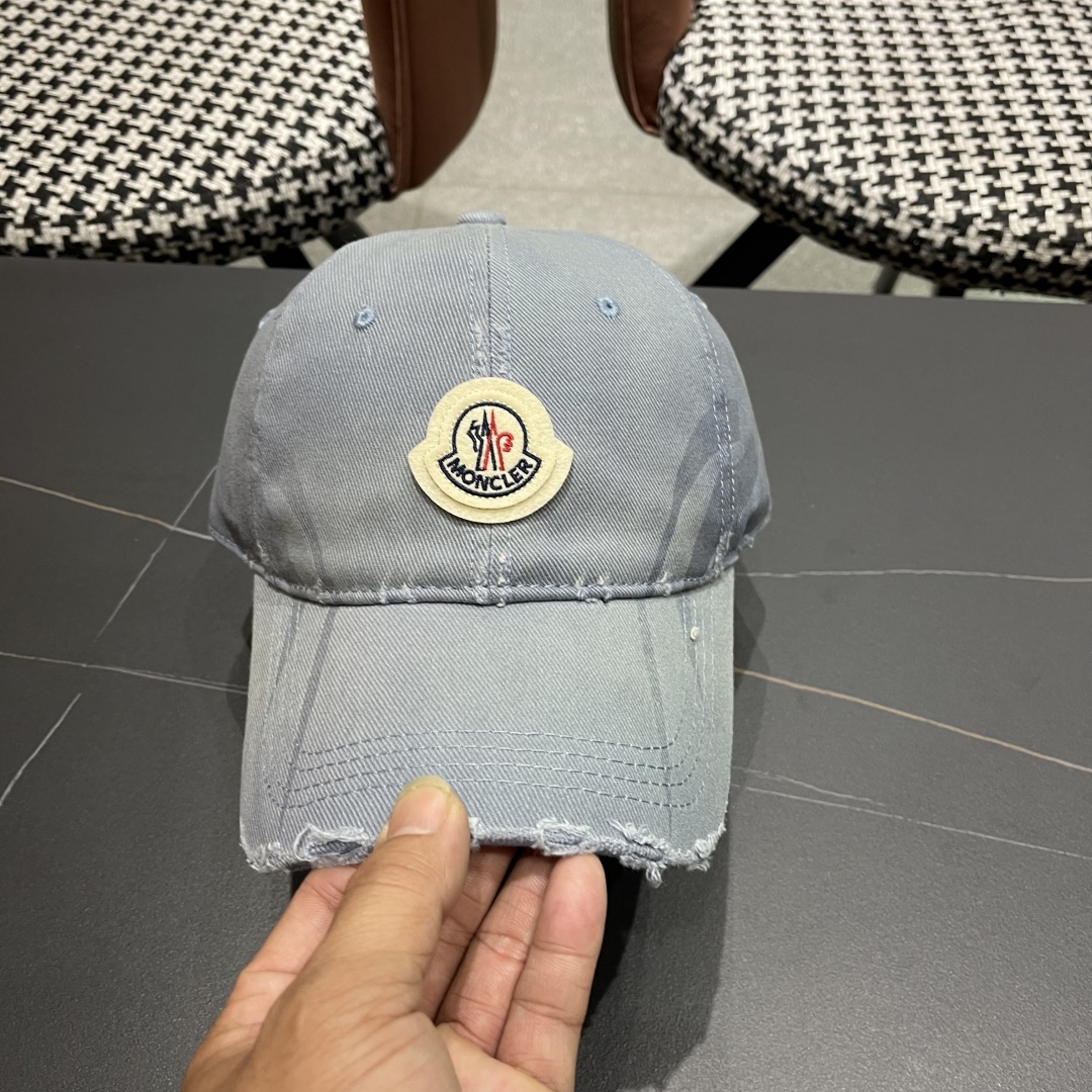  蒙口moncler的春季棒球帽，四季都通用👍 特调的帽型就是又挺拔 闭眼入阿铁子们❗️