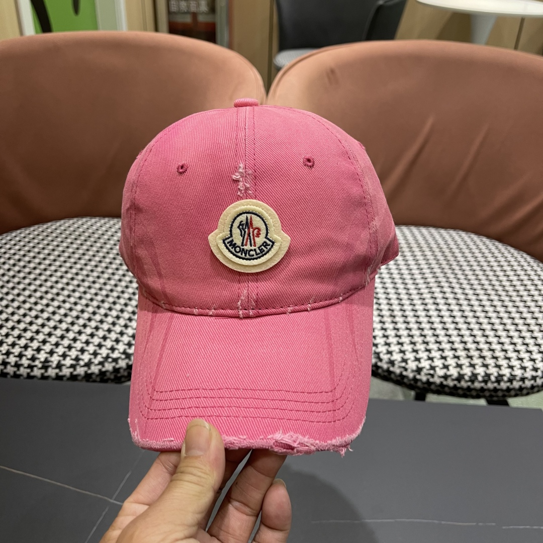  蒙口moncler的春季棒球帽，四季都通用👍 特调的帽型就是又挺拔 闭眼入阿铁子们❗️