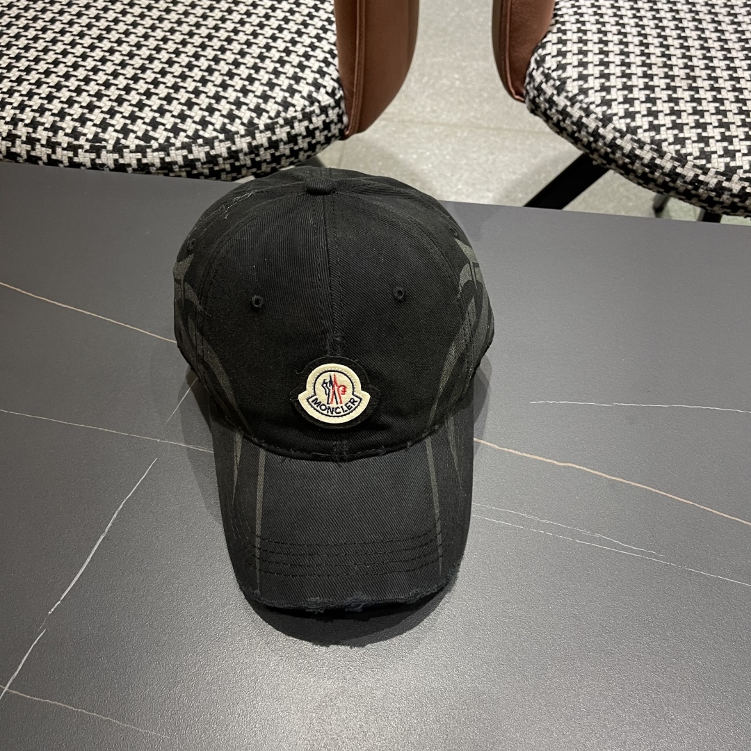  蒙口moncler的春季棒球帽，四季都通用👍 特调的帽型就是又挺拔 闭眼入阿铁子们❗️