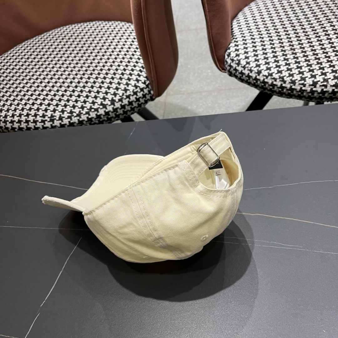  BALENCIAGA巴黎世家2025新款破洞系列棒球帽，很酷的色系，巴黎粉必入款！