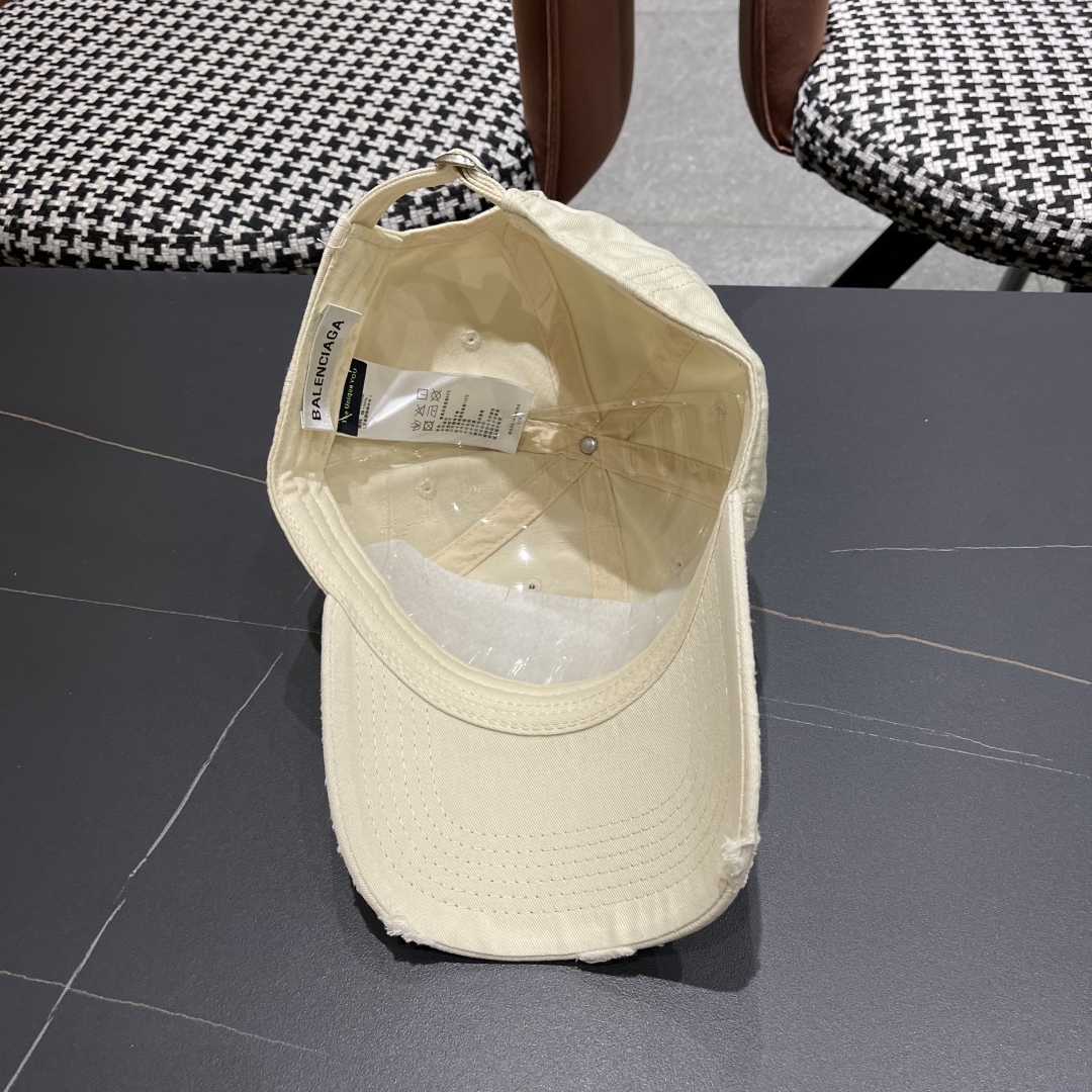  BALENCIAGA巴黎世家2025新款破洞系列棒球帽，很酷的色系，巴黎粉必入款！