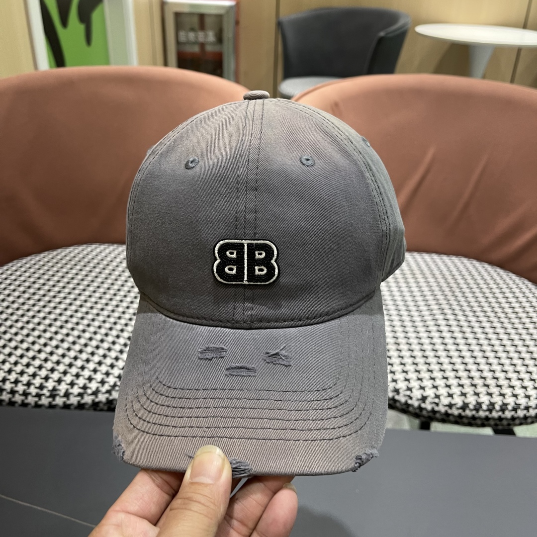  BALENCIAGA巴黎世家2025新款破洞系列棒球帽，很酷的色系，巴黎粉必入款！