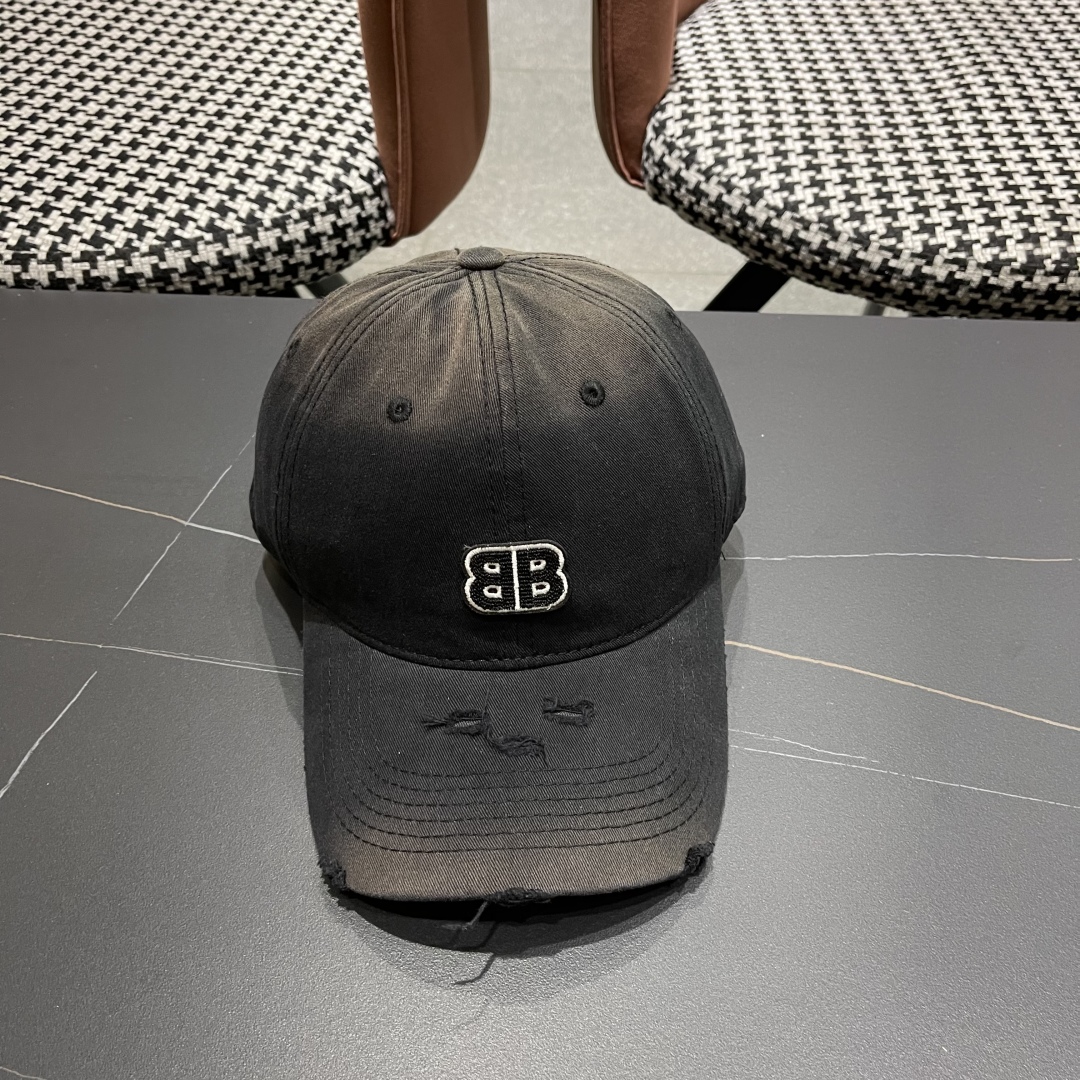  BALENCIAGA巴黎世家2025新款破洞系列棒球帽，很酷的色系，巴黎粉必入款！