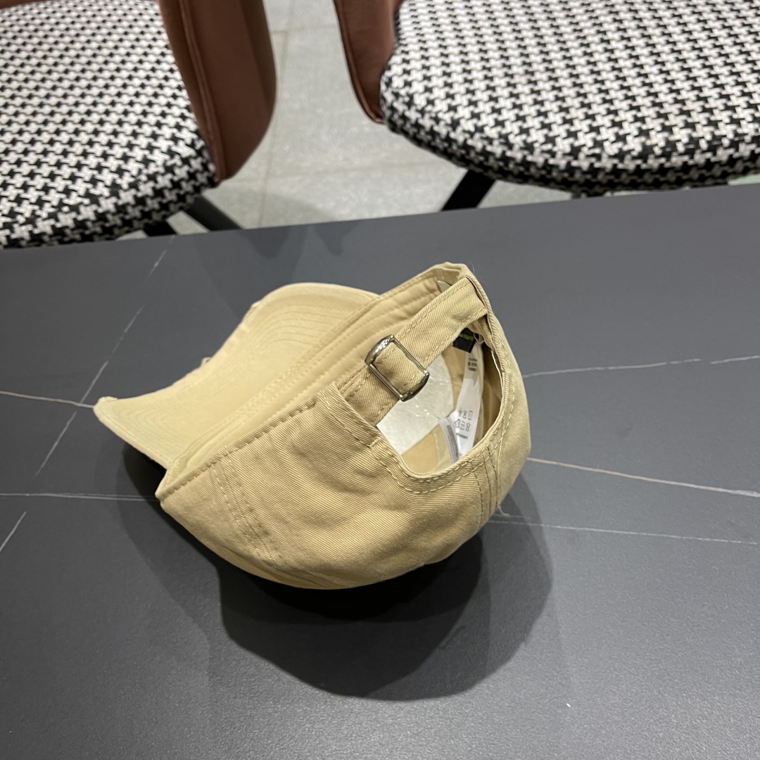  BALENCIAGA巴黎世家2025新款破洞系列棒球帽，很酷的色系，巴黎粉必入款！