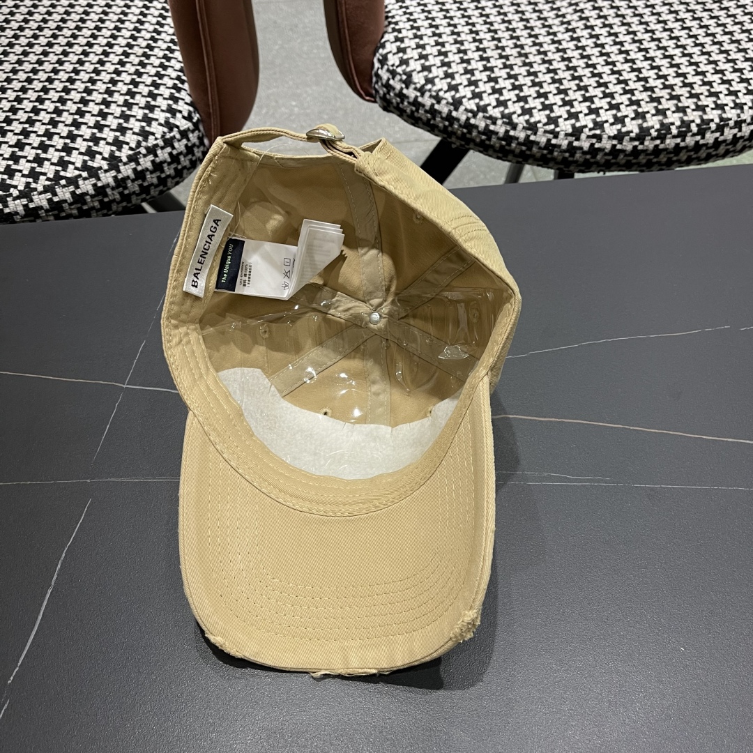  BALENCIAGA巴黎世家2025新款破洞系列棒球帽，很酷的色系，巴黎粉必入款！
