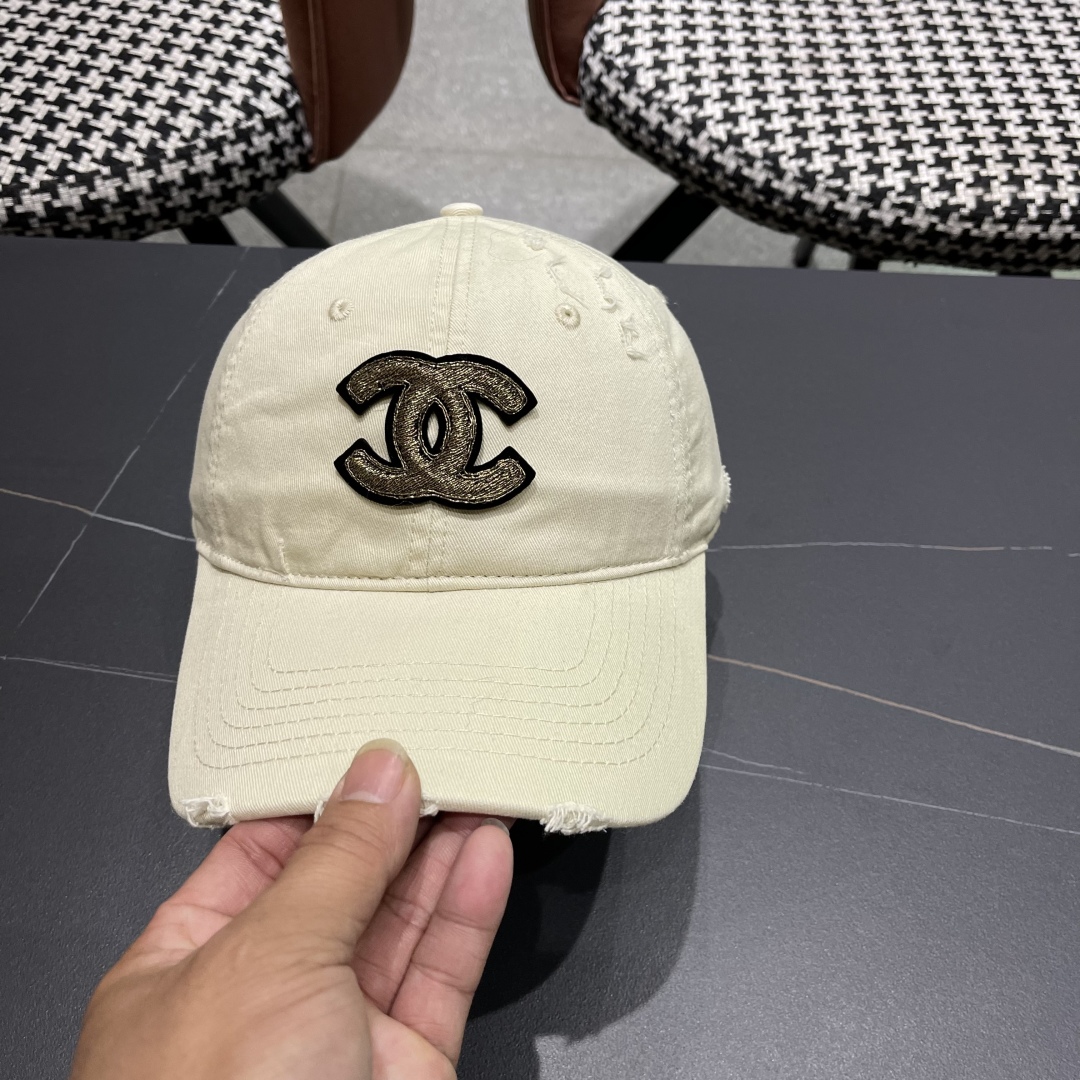  香奈儿CHANEL 2025新款小破洞棒球帽，小香logo经典简约，时尚休闲设计 跑量新品