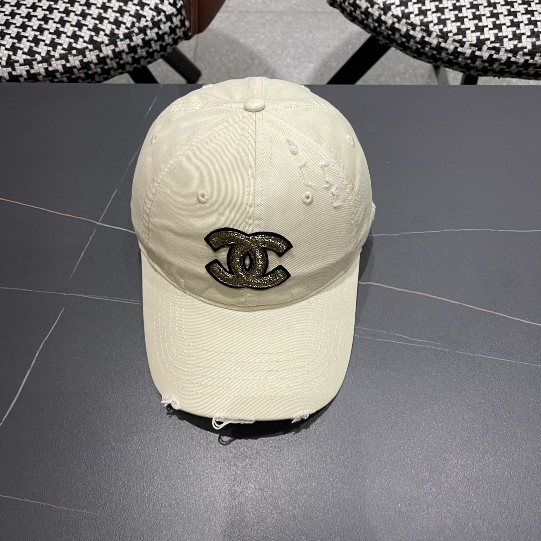  香奈儿CHANEL 2025新款小破洞棒球帽，小香logo经典简约，时尚休闲设计 跑量新品