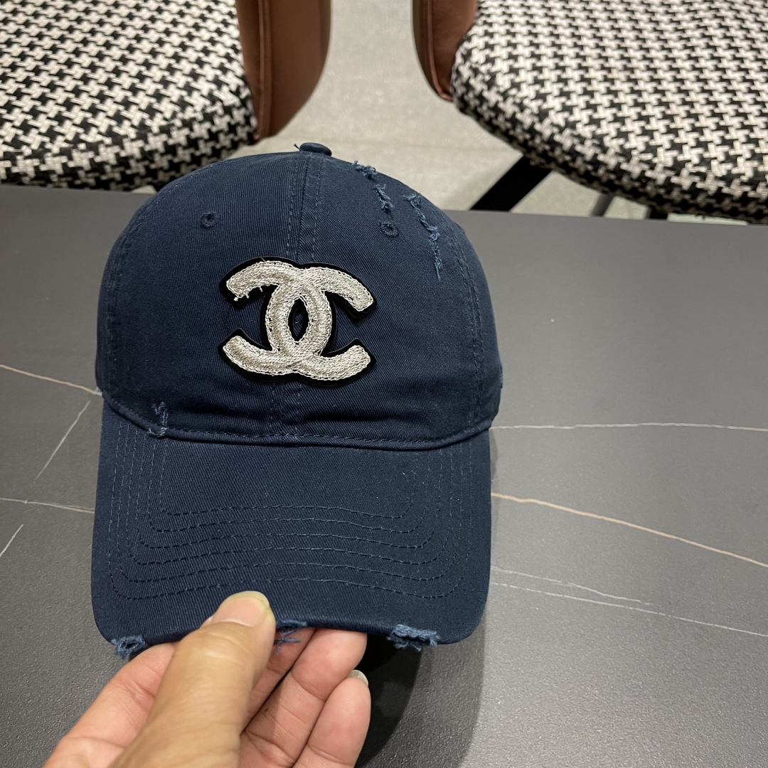  香奈儿CHANEL 2025新款小破洞棒球帽，小香logo经典简约，时尚休闲设计 跑量新品