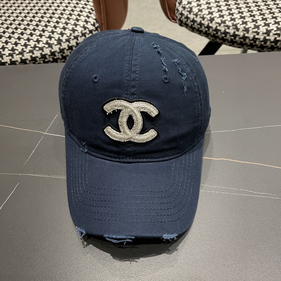  香奈儿CHANEL 2025新款小破洞棒球帽，小香logo经典简约，时尚休闲设计 跑量新品