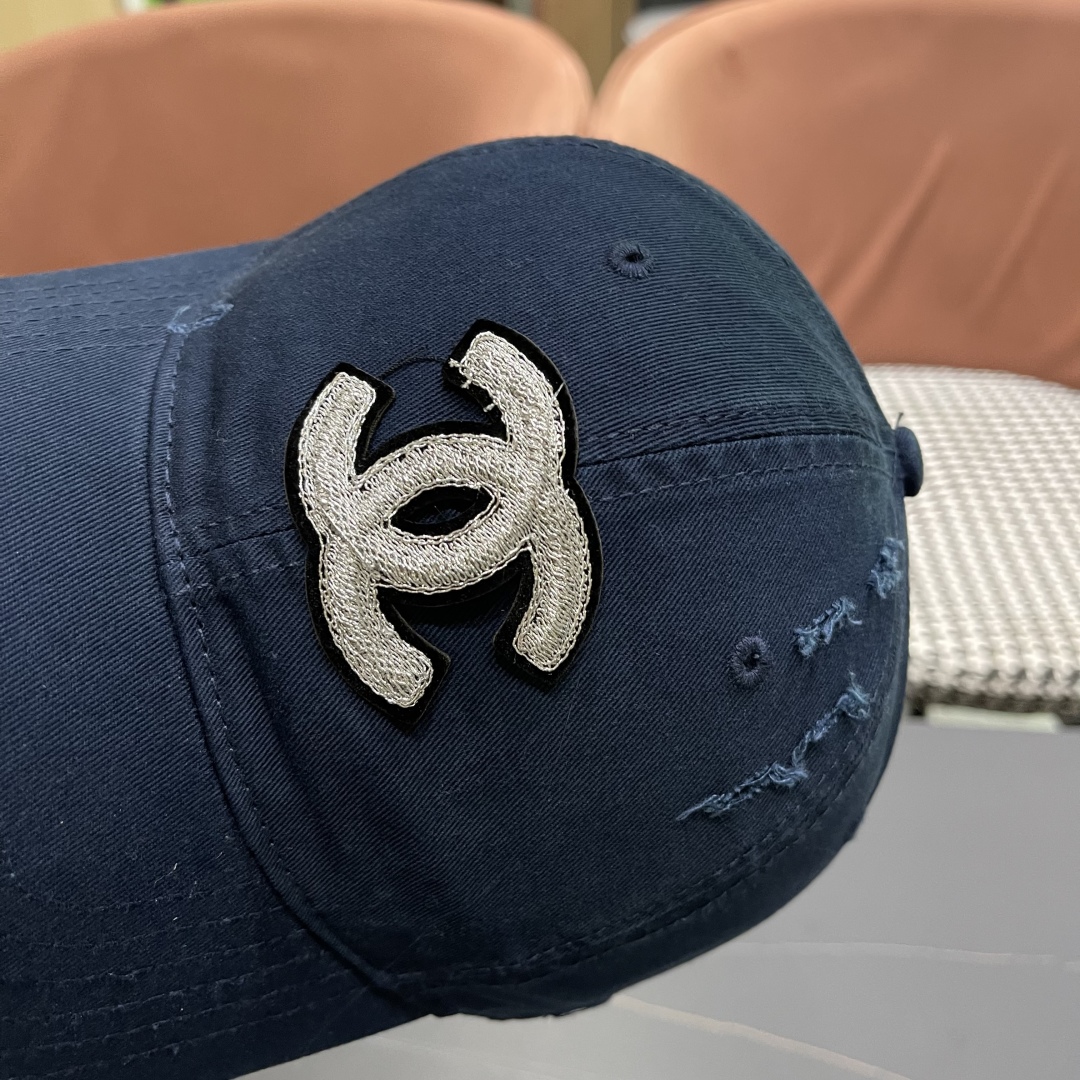  香奈儿CHANEL 2025新款小破洞棒球帽，小香logo经典简约，时尚休闲设计 跑量新品