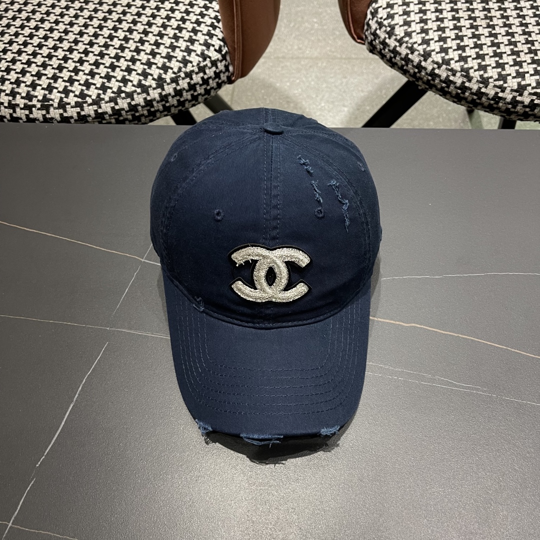  香奈儿CHANEL 2025新款小破洞棒球帽，小香logo经典简约，时尚休闲设计 跑量新品