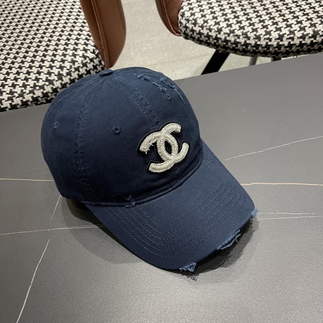  香奈儿CHANEL 2025新款小破洞棒球帽，小香logo经典简约，时尚休闲设计 跑量新品