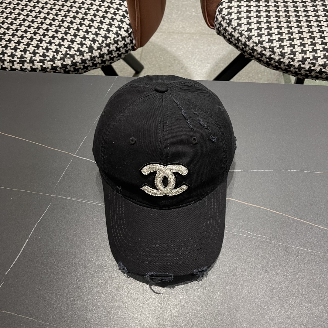  香奈儿CHANEL 2025新款小破洞棒球帽，小香logo经典简约，时尚休闲设计 跑量新品