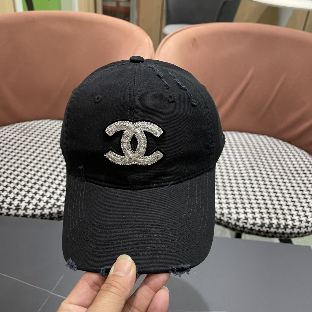  香奈儿CHANEL 2025新款小破洞棒球帽，小香logo经典简约，时尚休闲设计 跑量新品
