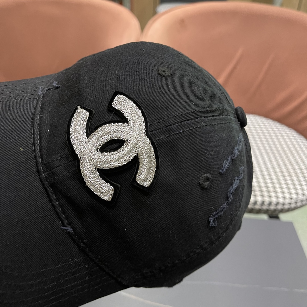 香奈儿CHANEL 2025新款小破洞棒球帽，小香logo经典简约，时尚休闲设计 跑量新品