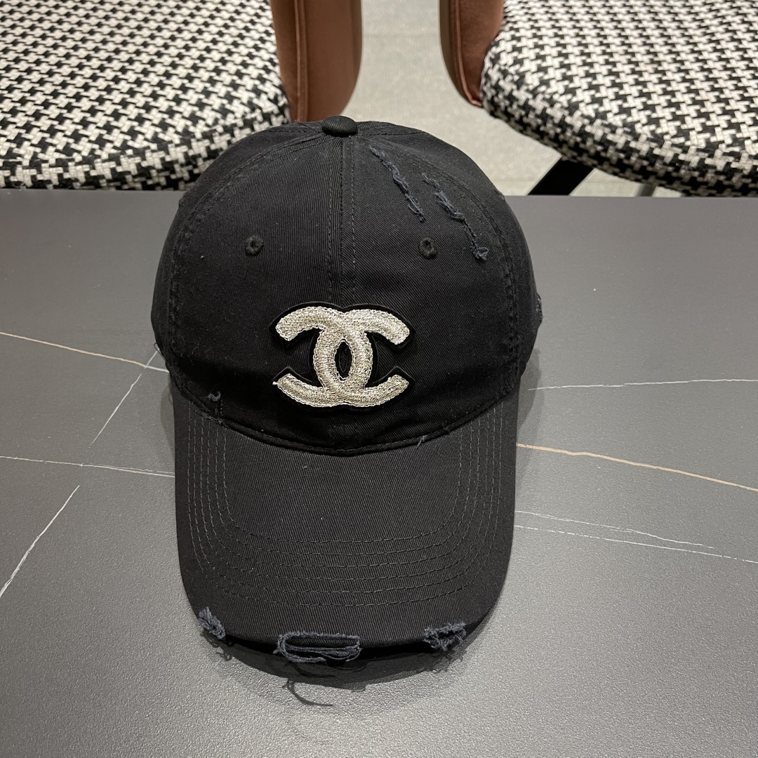  香奈儿CHANEL 2025新款小破洞棒球帽，小香logo经典简约，时尚休闲设计 跑量新品