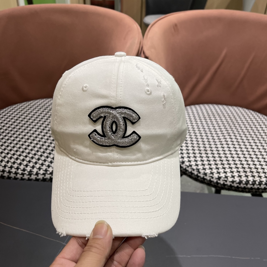  香奈儿CHANEL 2025新款小破洞棒球帽，小香logo经典简约，时尚休闲设计 跑量新品