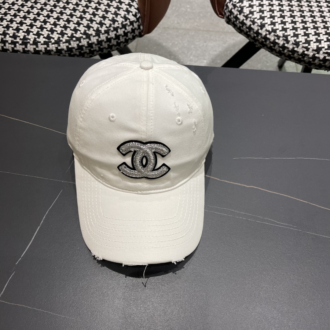  香奈儿CHANEL 2025新款小破洞棒球帽，小香logo经典简约，时尚休闲设计 跑量新品