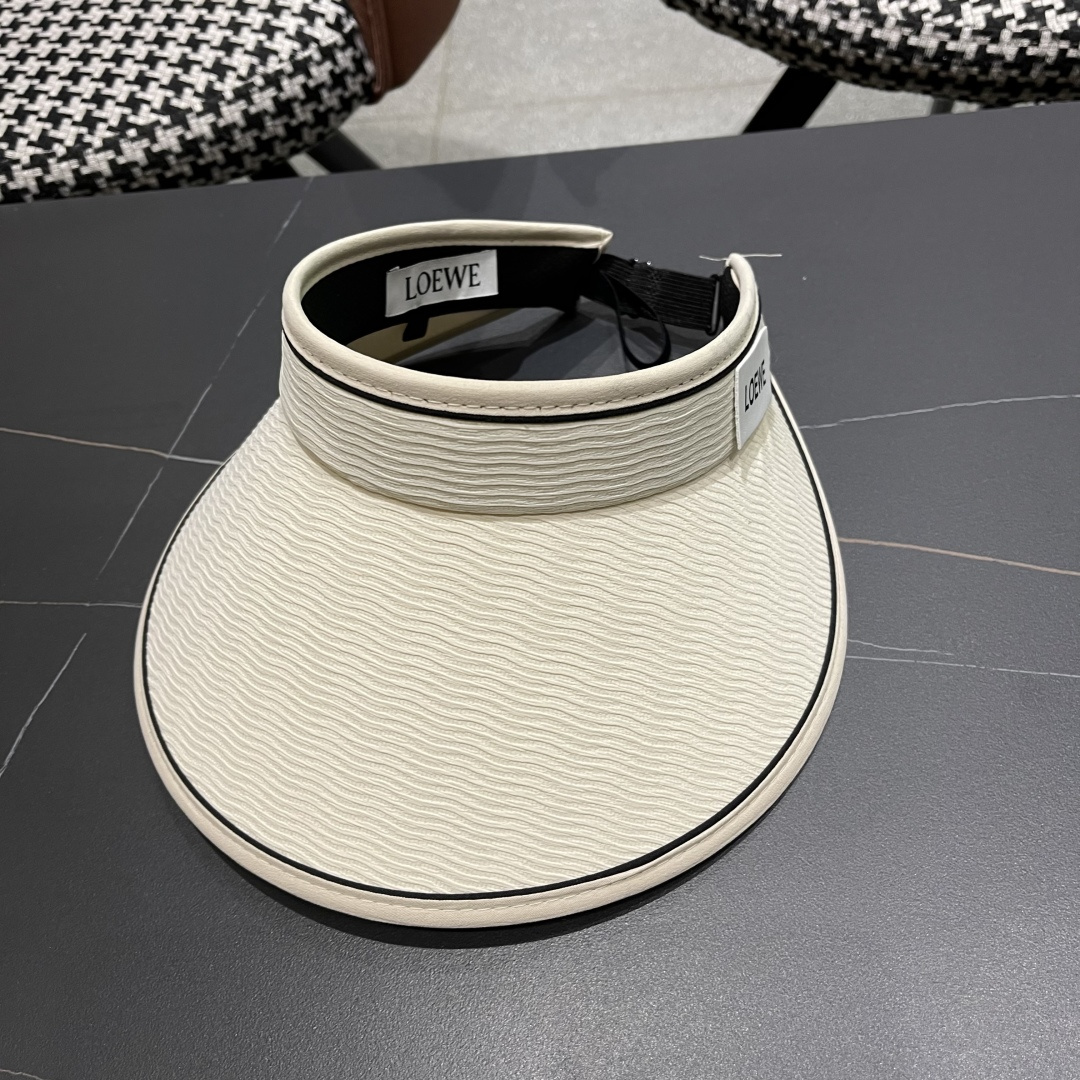 罗意威LOEWE新款空顶帽,夏天的你需要一顶与众不同的帽子去眼压群芳，这款气质空顶帽就很适合！