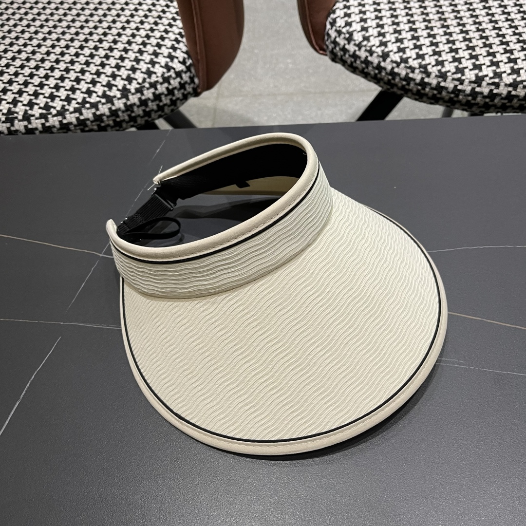 罗意威LOEWE新款空顶帽,夏天的你需要一顶与众不同的帽子去眼压群芳，这款气质空顶帽就很适合！