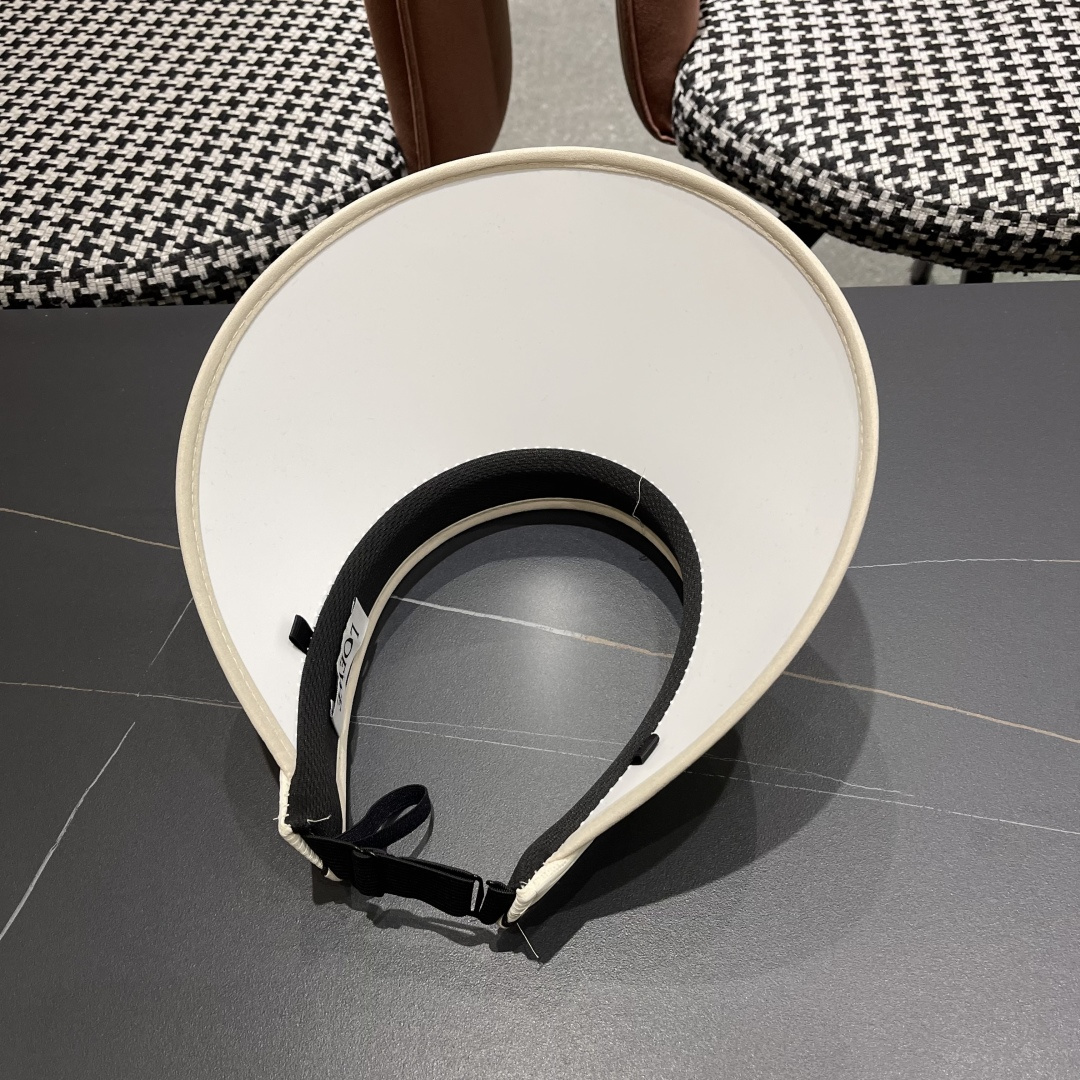 罗意威LOEWE新款空顶帽,夏天的你需要一顶与众不同的帽子去眼压群芳，这款气质空顶帽就很适合！