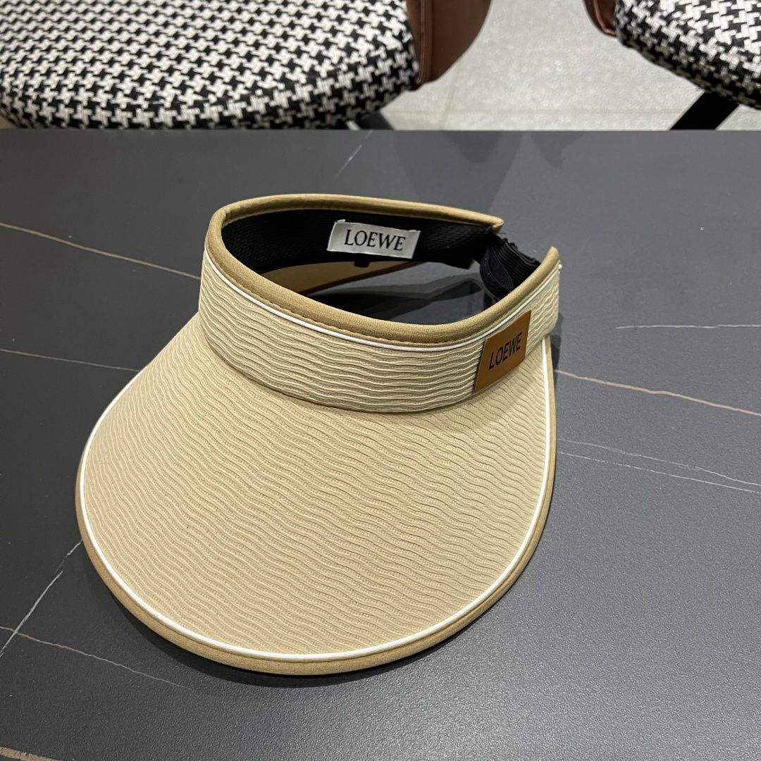NO:343747,Luo Yiwei LOEWE new empty top hat. In summer, you need a unique hat to suppress the eyes. This elegant empty top hat is very suitable!  Hat straw hat fisherman hat baseball hat, hat, loewe, loewe, espadrilles, hats罗意威LOEWE新款空顶帽,夏天的你需要一顶与众不同的帽子去眼压群芳,这款气质空顶帽就很适合！帽子草帽渔夫帽棒球帽,帽子,loewe,loewe,espadrilles,hats,hat