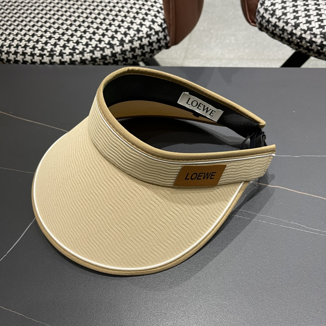 罗意威LOEWE新款空顶帽,夏天的你需要一顶与众不同的帽子去眼压群芳，这款气质空顶帽就很适合！