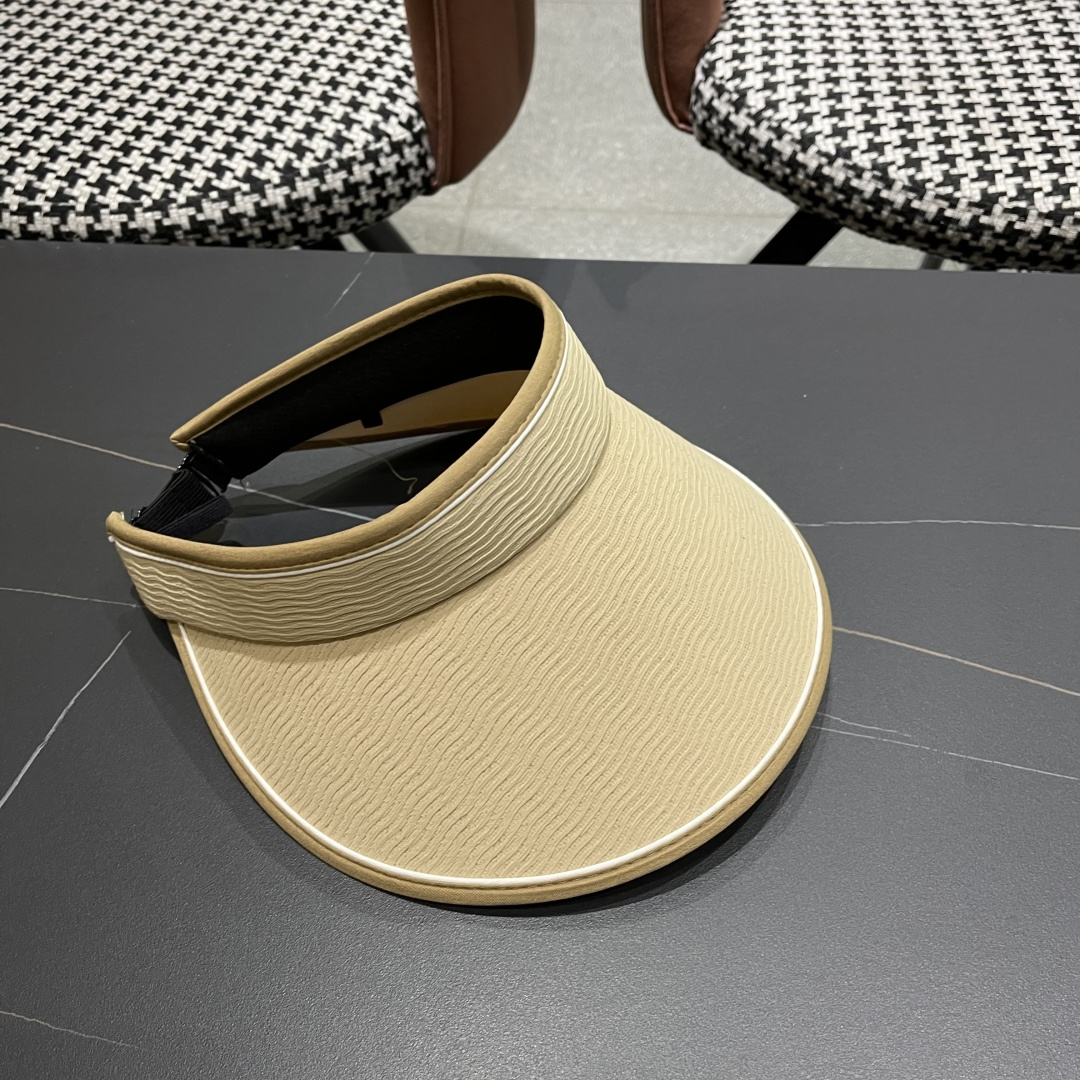 罗意威LOEWE新款空顶帽,夏天的你需要一顶与众不同的帽子去眼压群芳，这款气质空顶帽就很适合！