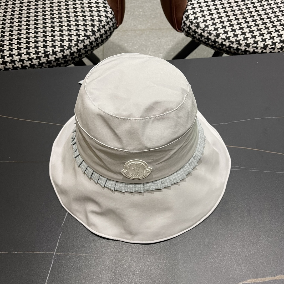  蒙口MONCLER
新款蝴蝶结渔夫帽子女显脸小夏季大帽檐帽度假遮
阳太阳帽