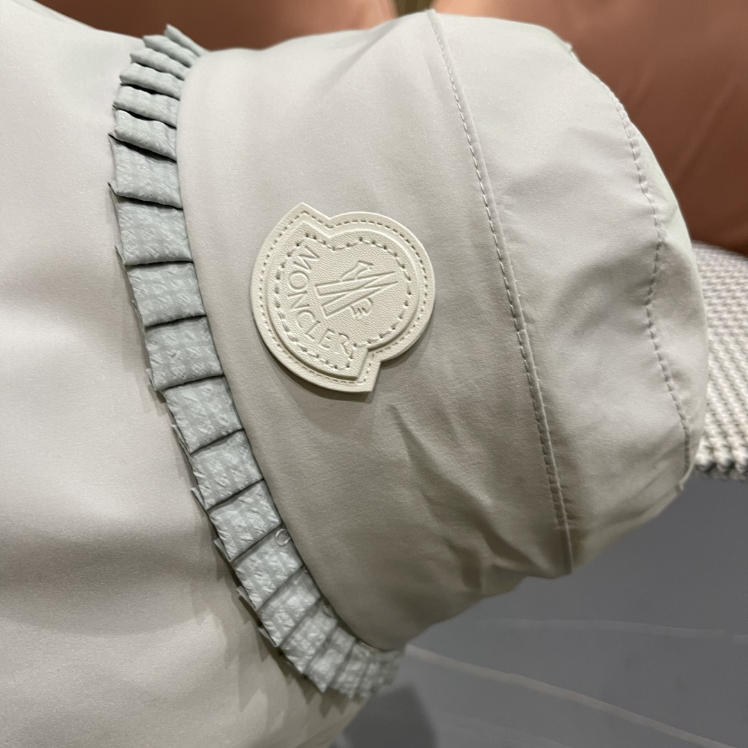  蒙口MONCLER
新款蝴蝶结渔夫帽子女显脸小夏季大帽檐帽度假遮
阳太阳帽