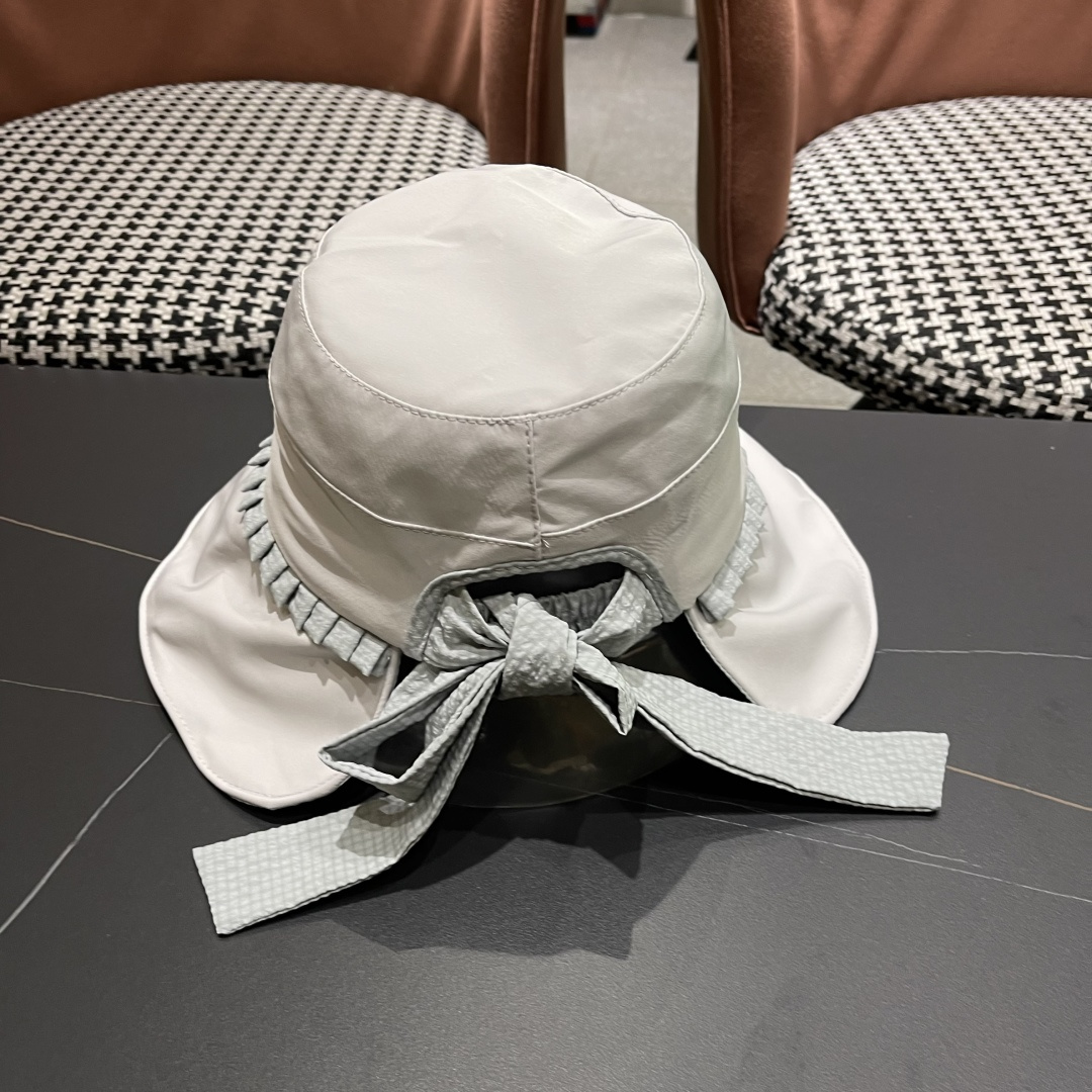  蒙口MONCLER
新款蝴蝶结渔夫帽子女显脸小夏季大帽檐帽度假遮
阳太阳帽