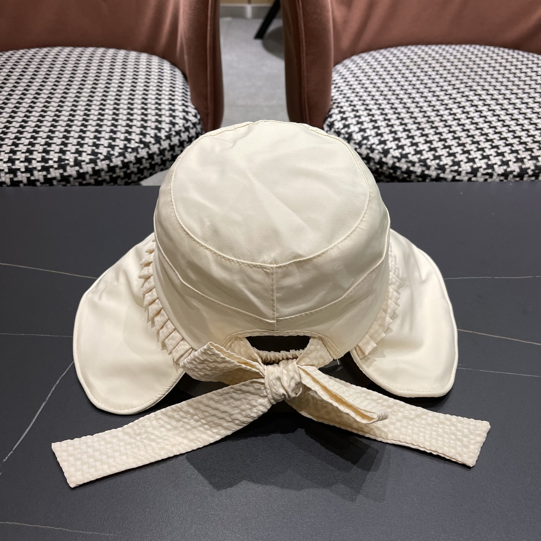  蒙口MONCLER
新款蝴蝶结渔夫帽子女显脸小夏季大帽檐帽度假遮
阳太阳帽