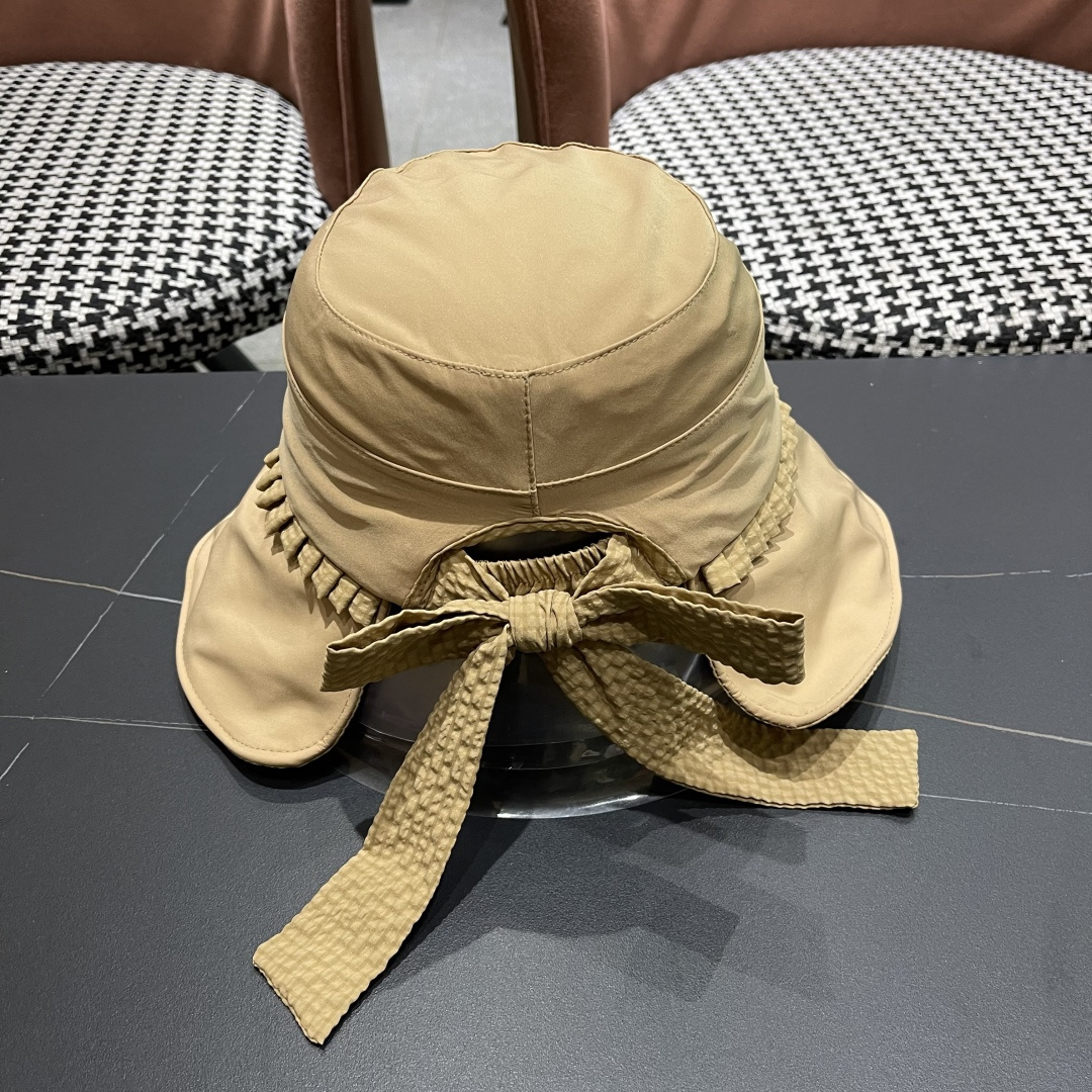  蒙口MONCLER
新款蝴蝶结渔夫帽子女显脸小夏季大帽檐帽度假遮
阳太阳帽