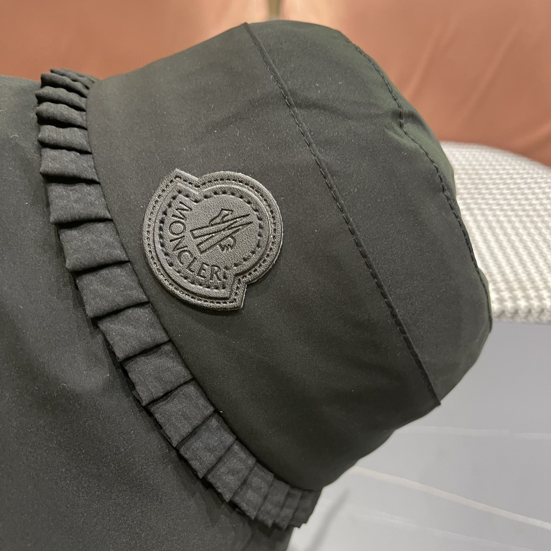  蒙口MONCLER
新款蝴蝶结渔夫帽子女显脸小夏季大帽檐帽度假遮
阳太阳帽