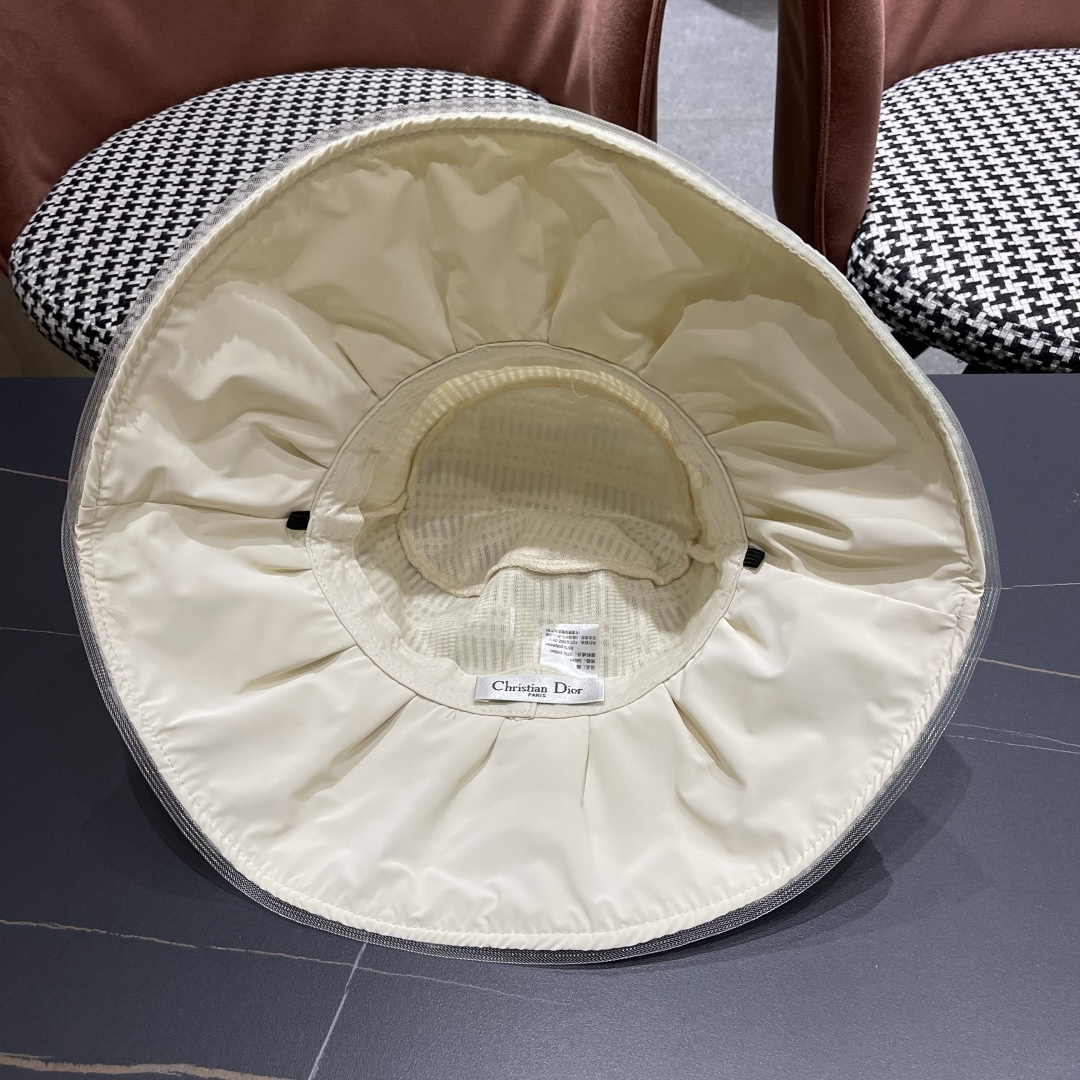  Dior迪奥2025春夏新款渔夫帽子女大头围显脸小日系泡
泡纱遞阳防晒太阳帽潮