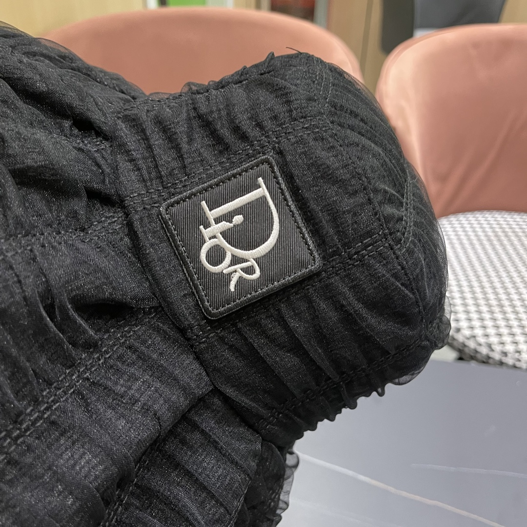  Dior迪奥2025春夏新款渔夫帽子女大头围显脸小日系泡
泡纱遞阳防晒太阳帽潮