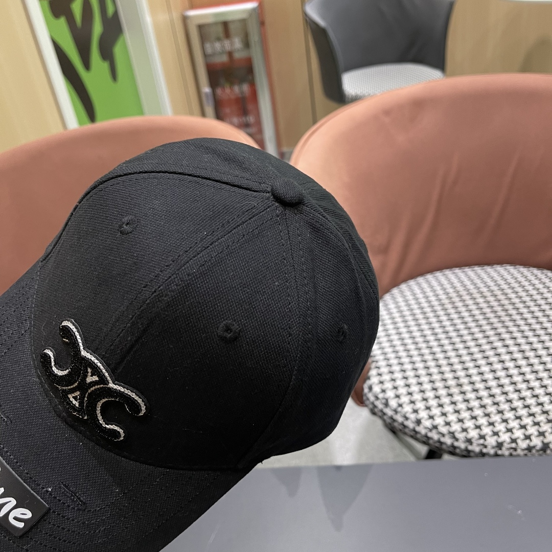 【CELINE赛琳】高品质凯旋门宽檐棒球帽女春秋新款时尚破泂做旧
硬顶防晒鸭舌帽男