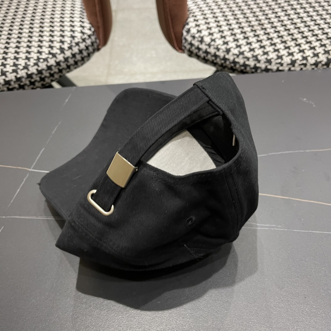 【CELINE赛琳】高品质凯旋门宽檐棒球帽女春秋新款时尚破泂做旧
硬顶防晒鸭舌帽男