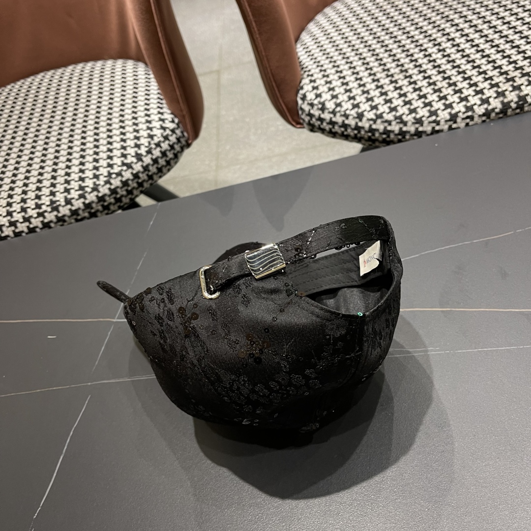  蒙口MONCLER棒球帽，高级感亮片棒球帽女韩版 ins潮百搭显脸小鸭舌帽春
夏防晒遮阳帽子