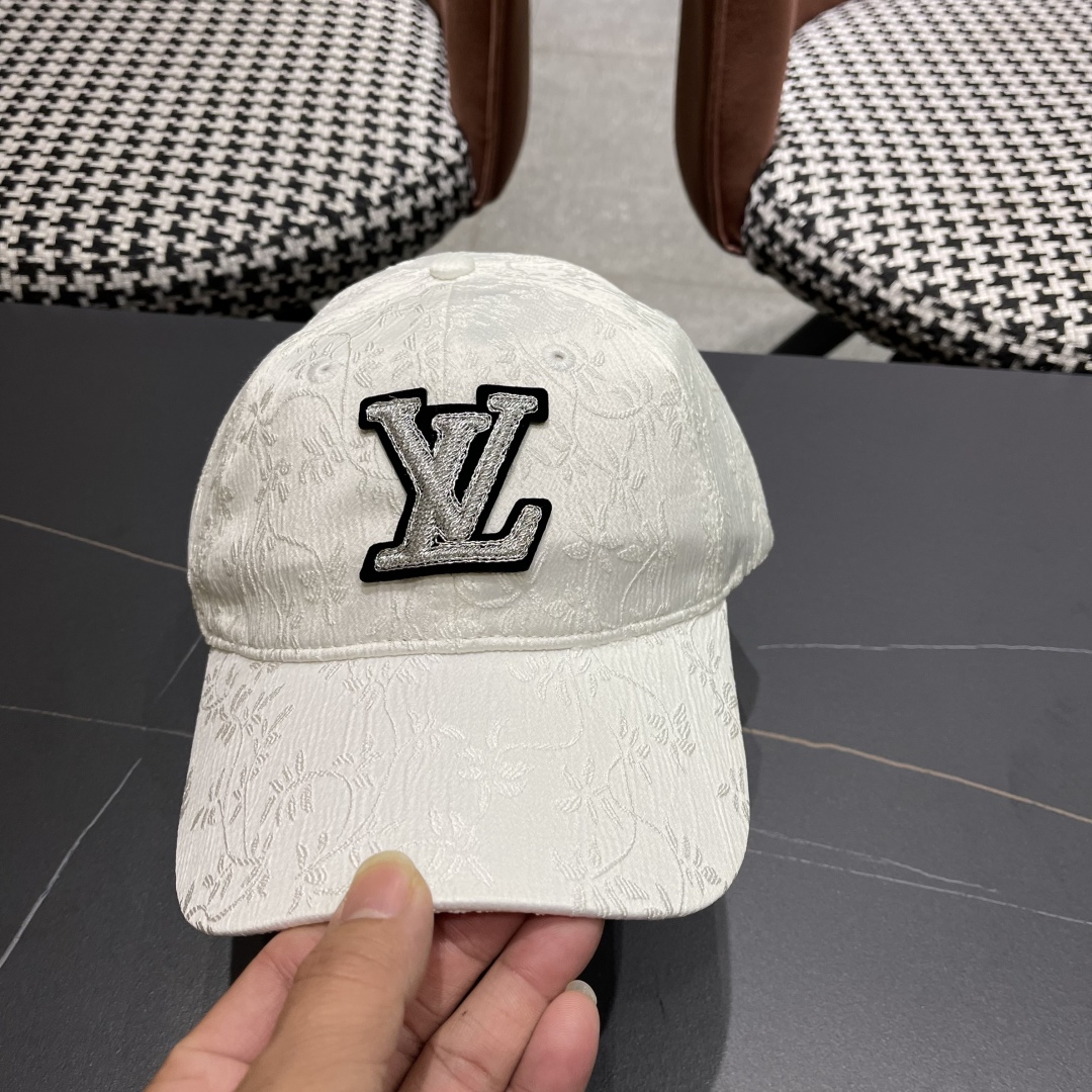 lv路易威登2025新款国风潮软顶棒球帽春夏季气质缎面花纹鸭
舌帽显脸小太阳帽