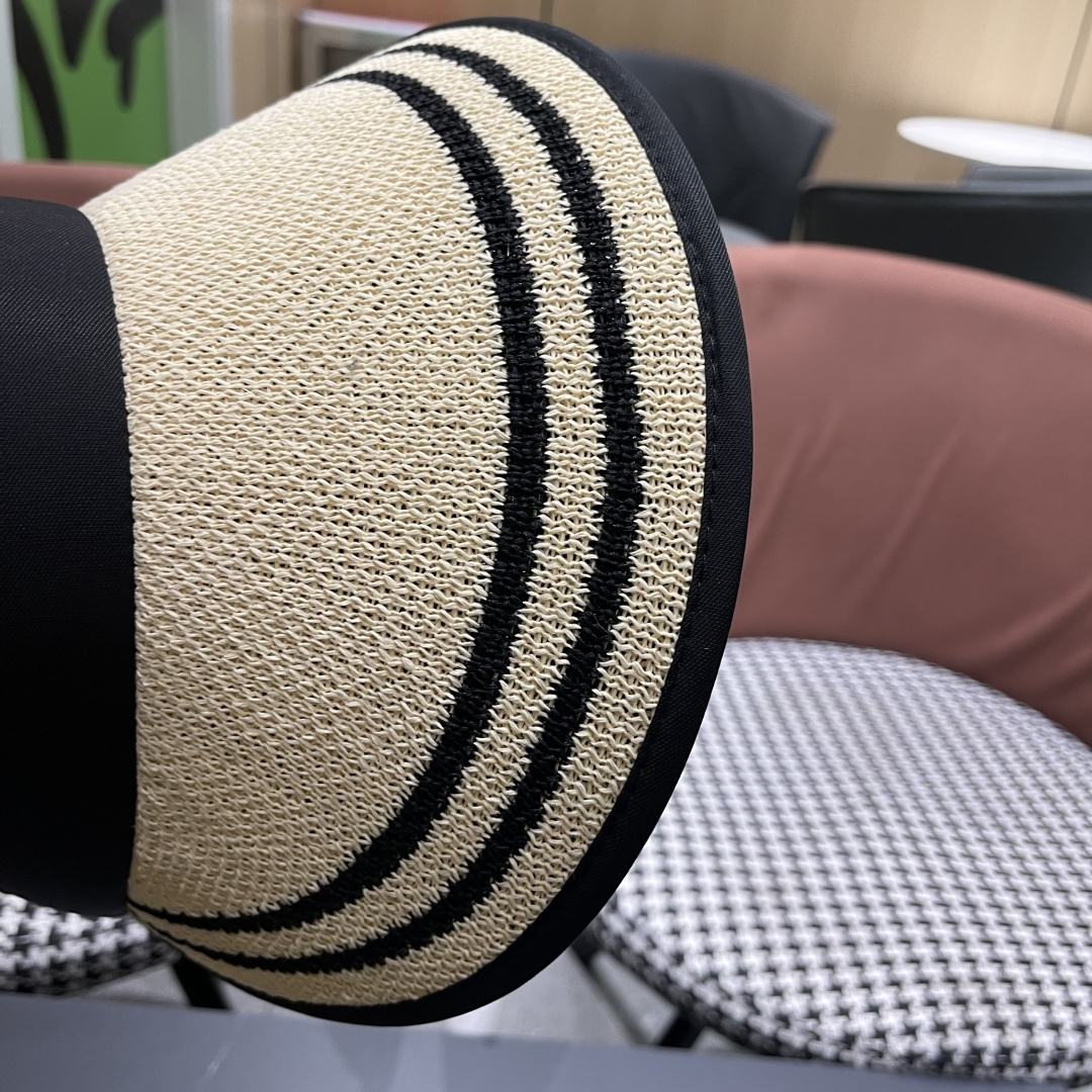  BURBERRY巴宝莉 防晒空顶帽子女款2025新款夏季户外遞阳帽
骑电动车太阳帽显瘦减龄