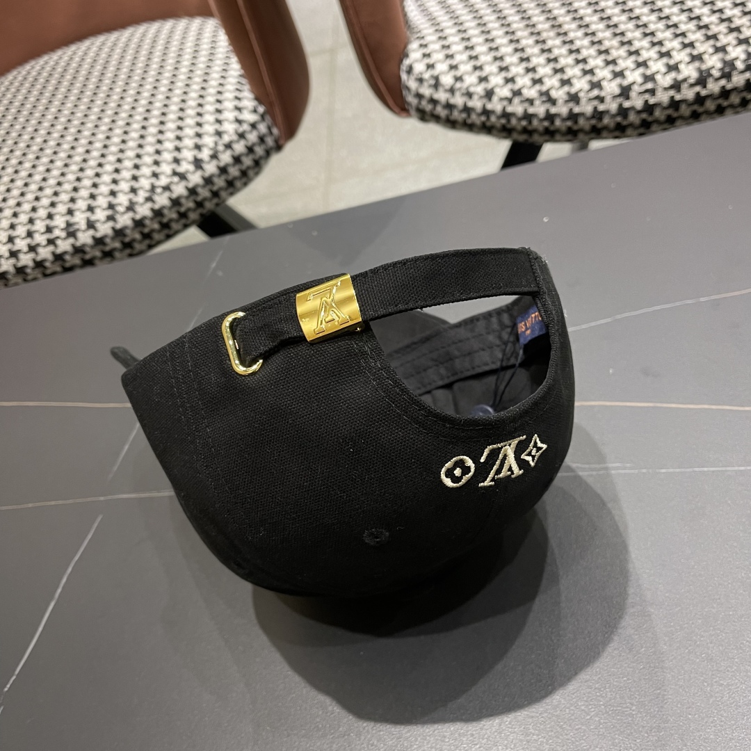  LV路易威登新款棒球帽风街头风十足
更符合现在时尚小哥哥小姐姐的style，
