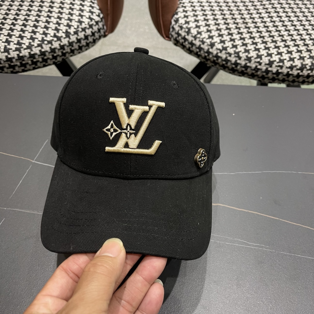  LV路易威登新款棒球帽风街头风十足
更符合现在时尚小哥哥小姐姐的style，