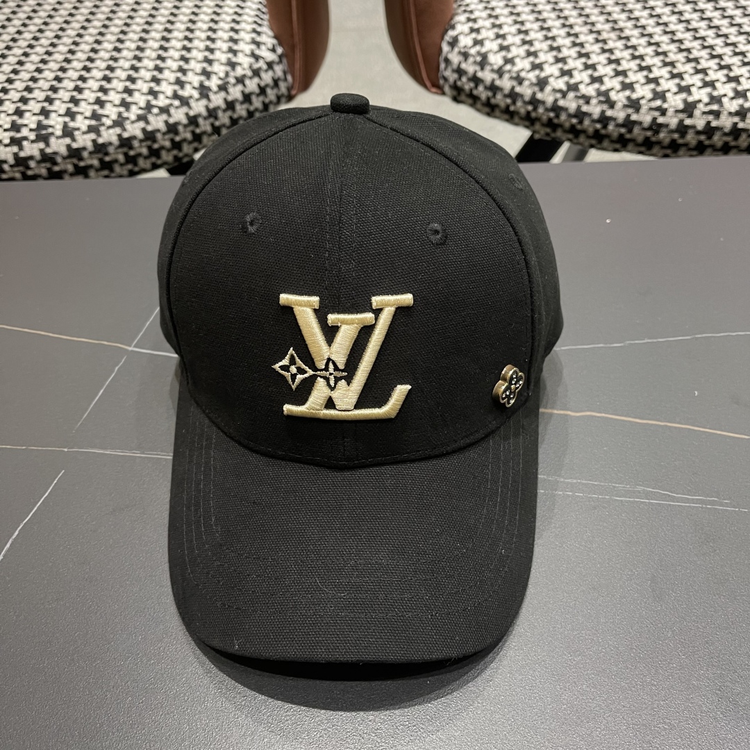  LV路易威登新款棒球帽风街头风十足
更符合现在时尚小哥哥小姐姐的style，