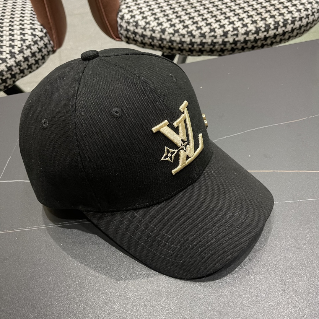 LV路易威登新款棒球帽风街头风十足
更符合现在时尚小哥哥小姐姐的style，