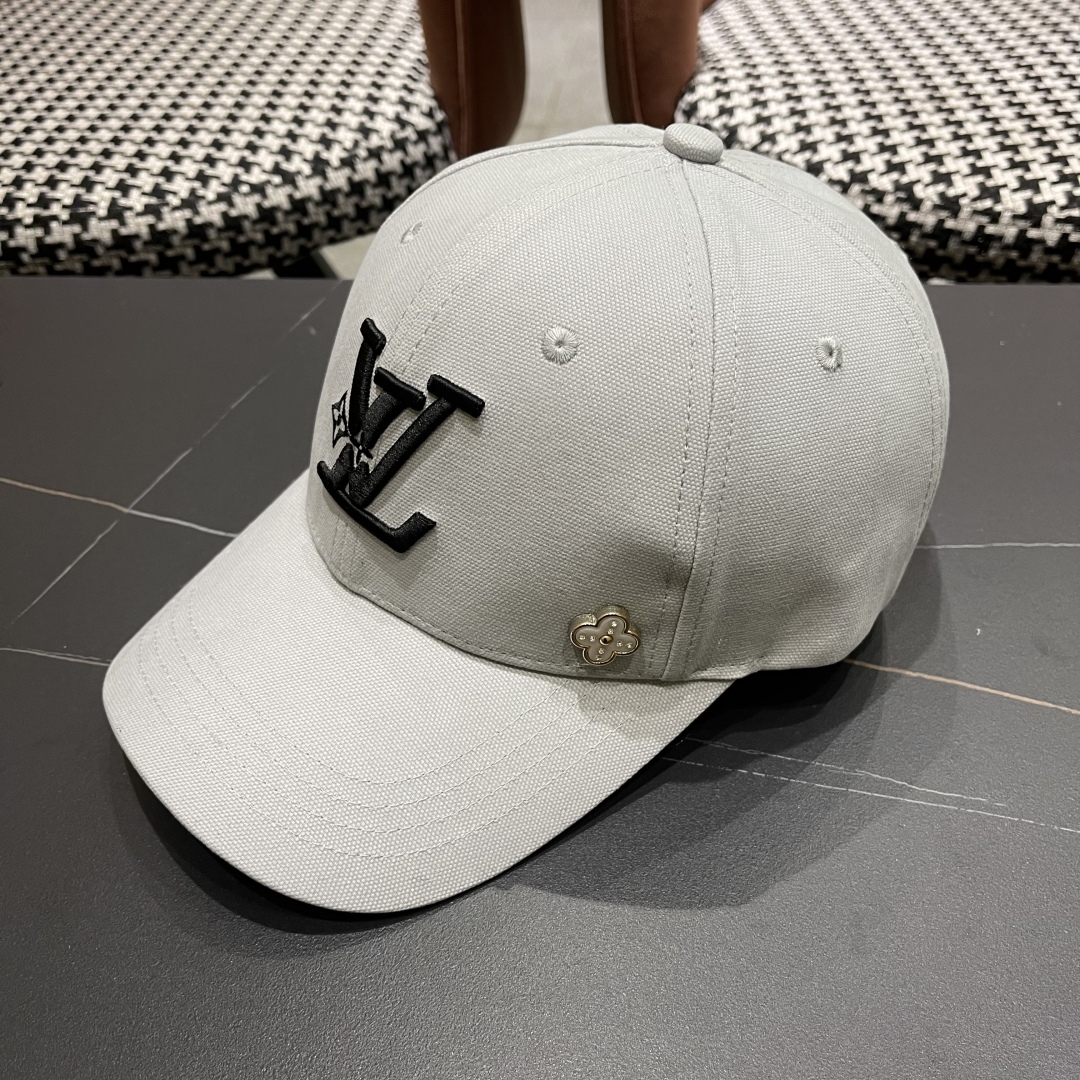  LV路易威登新款棒球帽风街头风十足
更符合现在时尚小哥哥小姐姐的style，